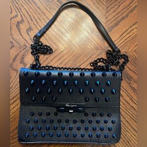 SKYLINE BANDIT DROP LOCK CROSSBODY